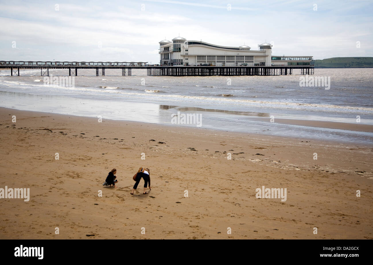 Playa de arena y muelle Weston Super Mare, Somerset, Inglaterra Foto de stock