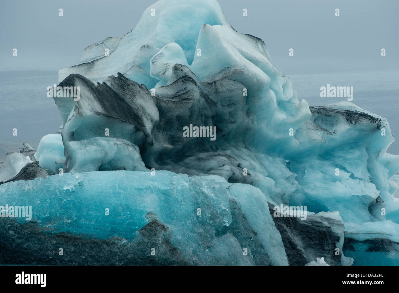 Témpanos a la deriva en 'Iceberg' en la Laguna Jökulsárlón Islandia Europa Atlántico Norte Foto de stock