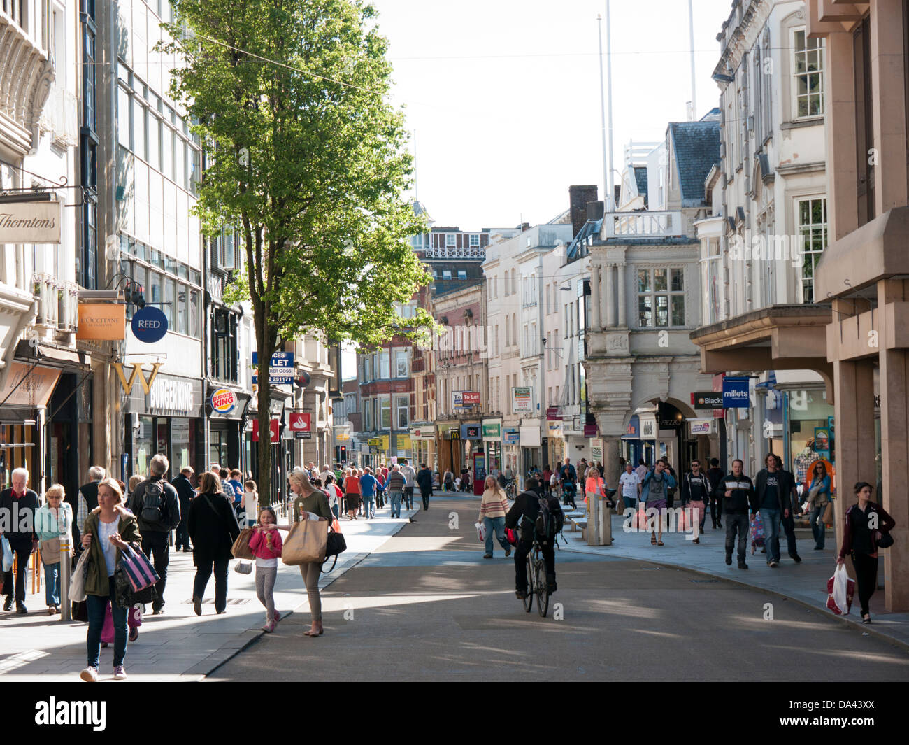 Exeter High Street en Gran Bretaña Foto de stock