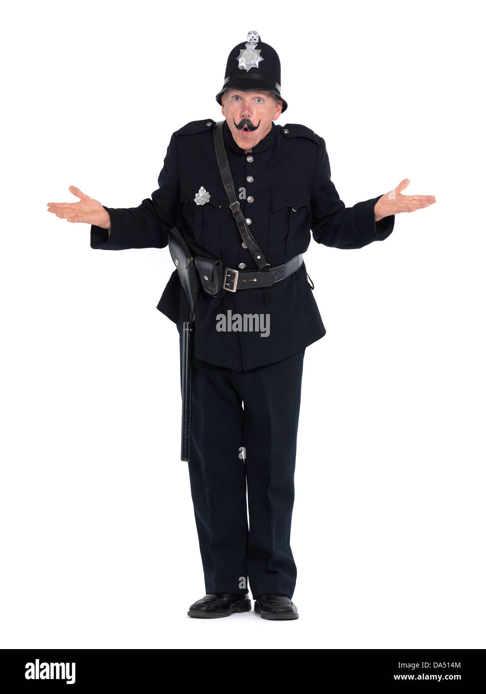 Oficial de policía vintage humorístico, keystone cop con expresión divertida, aislado sobre fondo blanco. Foto de stock