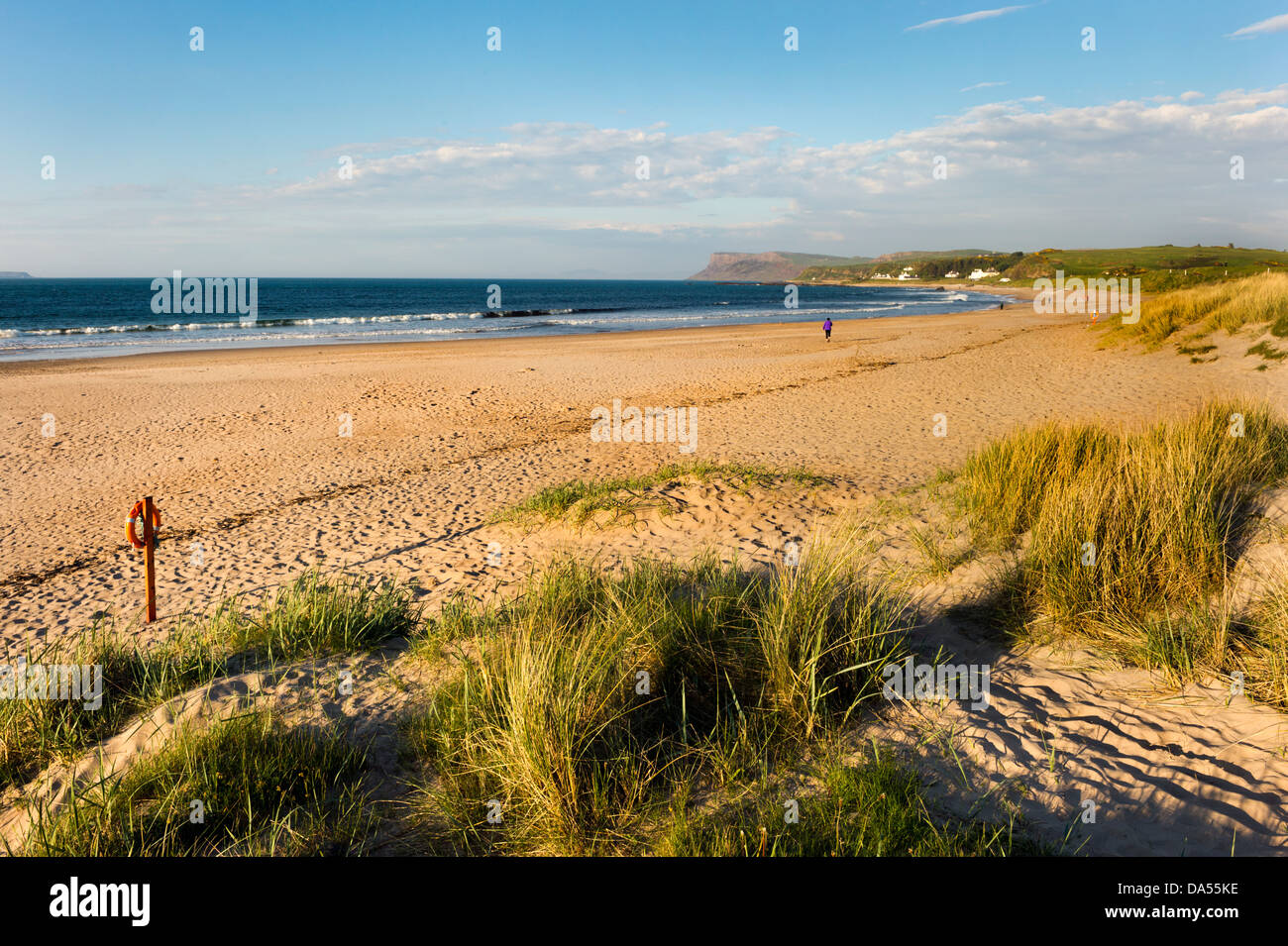 Ballycastle beach, Condado de Antrim, Irlanda del Norte, REINO UNIDO Foto de stock