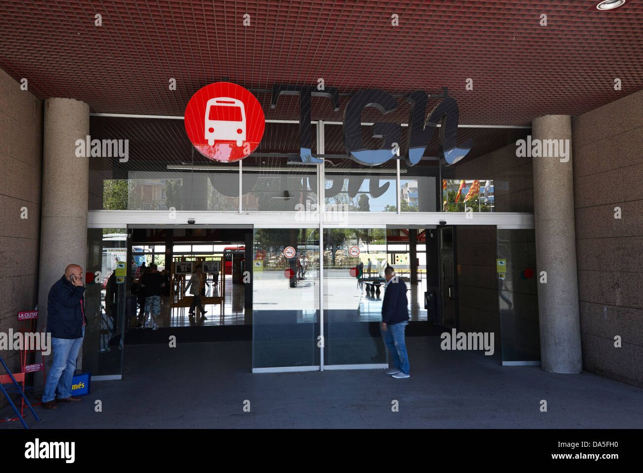 Tarragona bus station fotografías e imágenes de alta resolución - Alamy