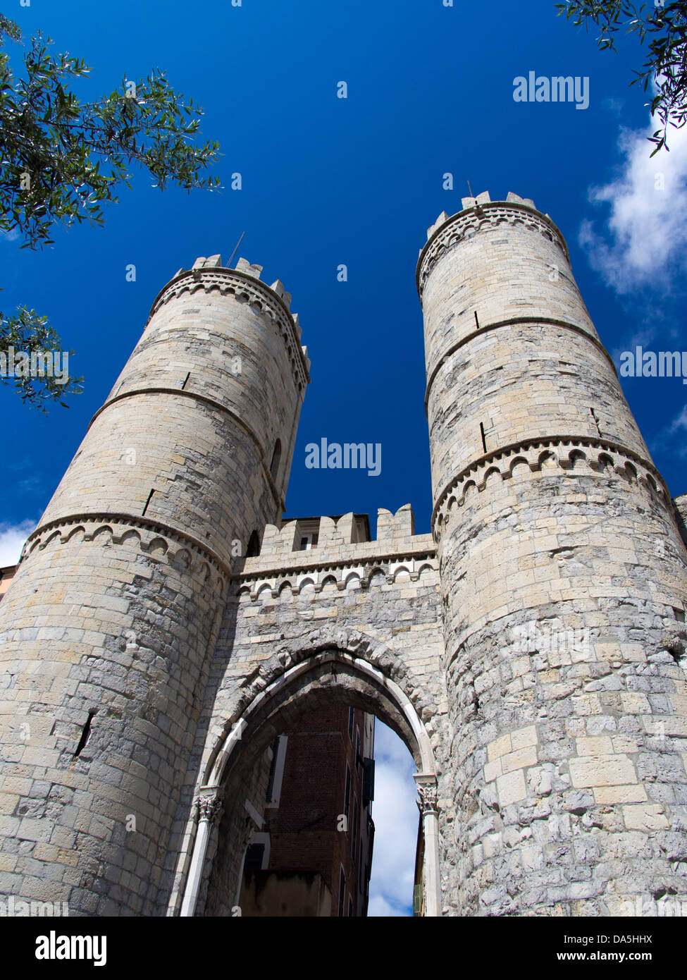 Porta Soprano Las murallas de la antigua ciudad de Génova, Italia 1