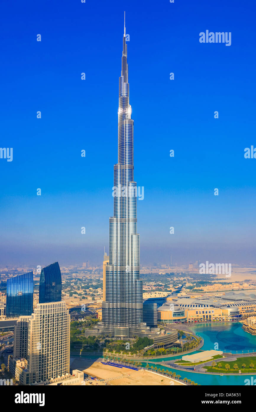 Emiratos Árabes Unidos, EAU, Dubai, la ciudad, el centro, el Burj, edificio Burj Khalifa, desierto, arquitectura, diseño, en el centro de la ciudad, Foto de stock
