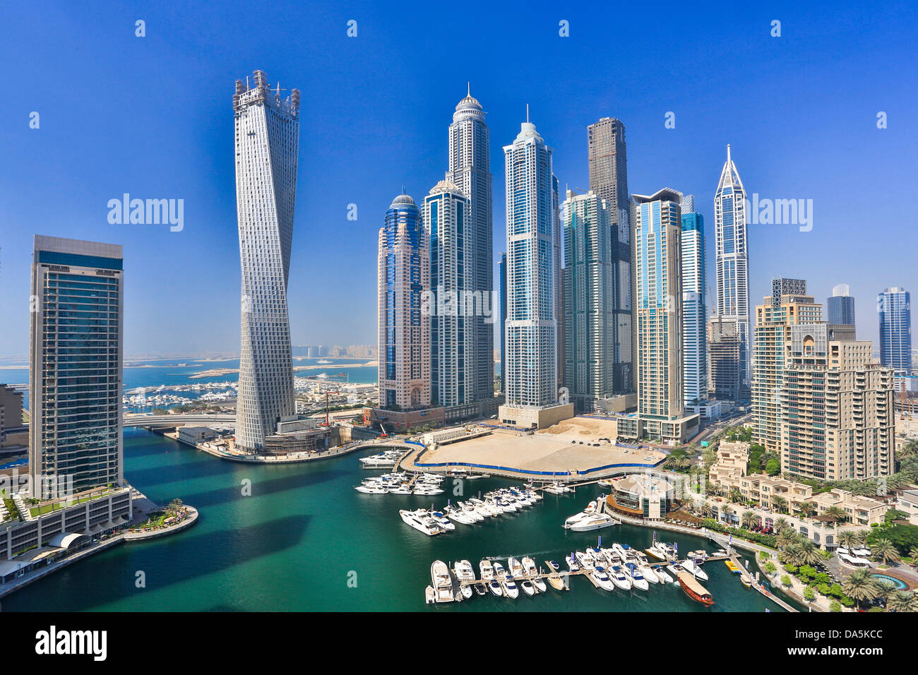 Emiratos Árabes Unidos, EAU, Dubai, la ciudad, el puerto deportivo de Dubai, Infinity, construcción, arquitectura, barco, barcos, edificios, construcción, fu Foto de stock