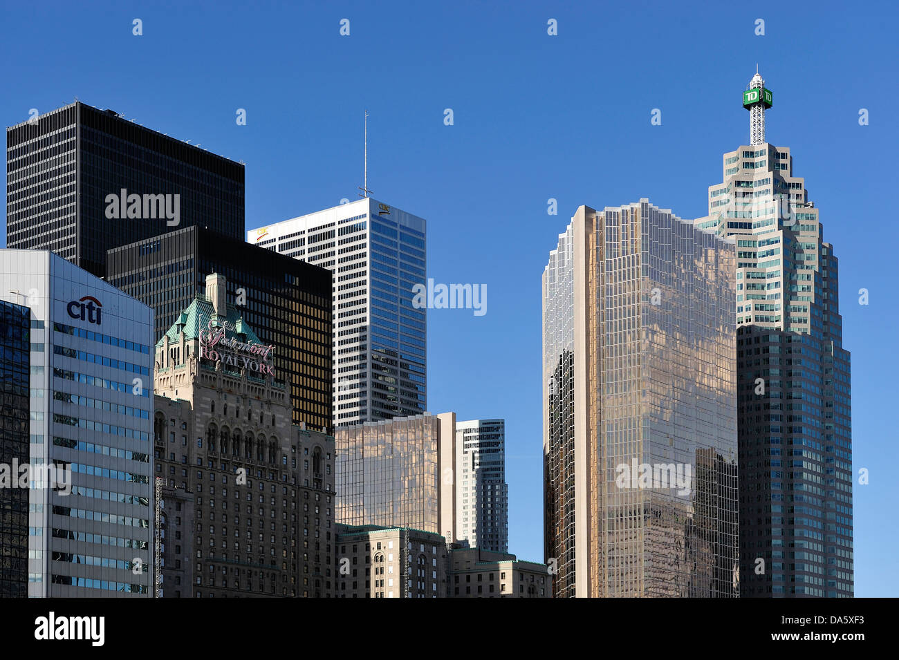 Toronto, Ontario, Canadá, edificios, Citi tower, paisaje urbano, en el centro de la ciudad, el Royal York, rascacielos, rascacielos, ciudad Foto de stock