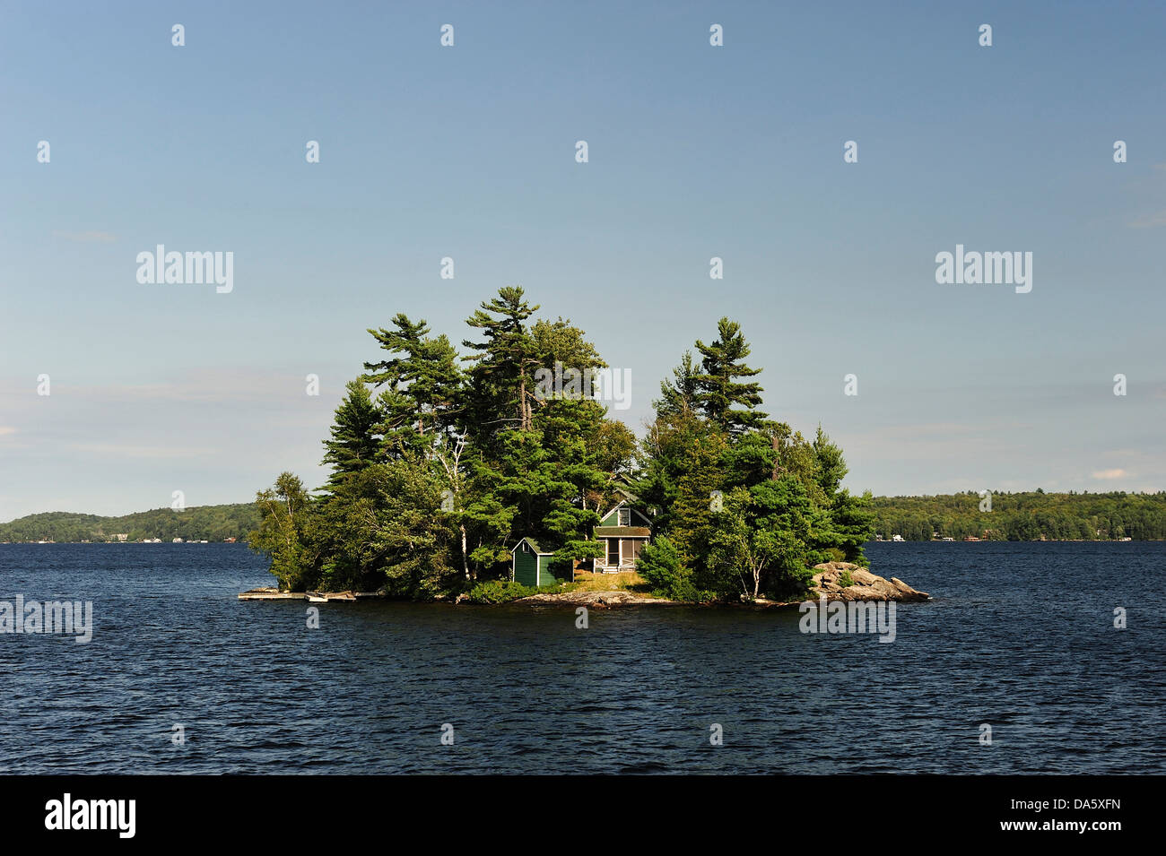Canadá, la casa, la isla, el lago Muskoka, Lake, Ontario, Lake House, apartada, casa de vacaciones. Foto de stock