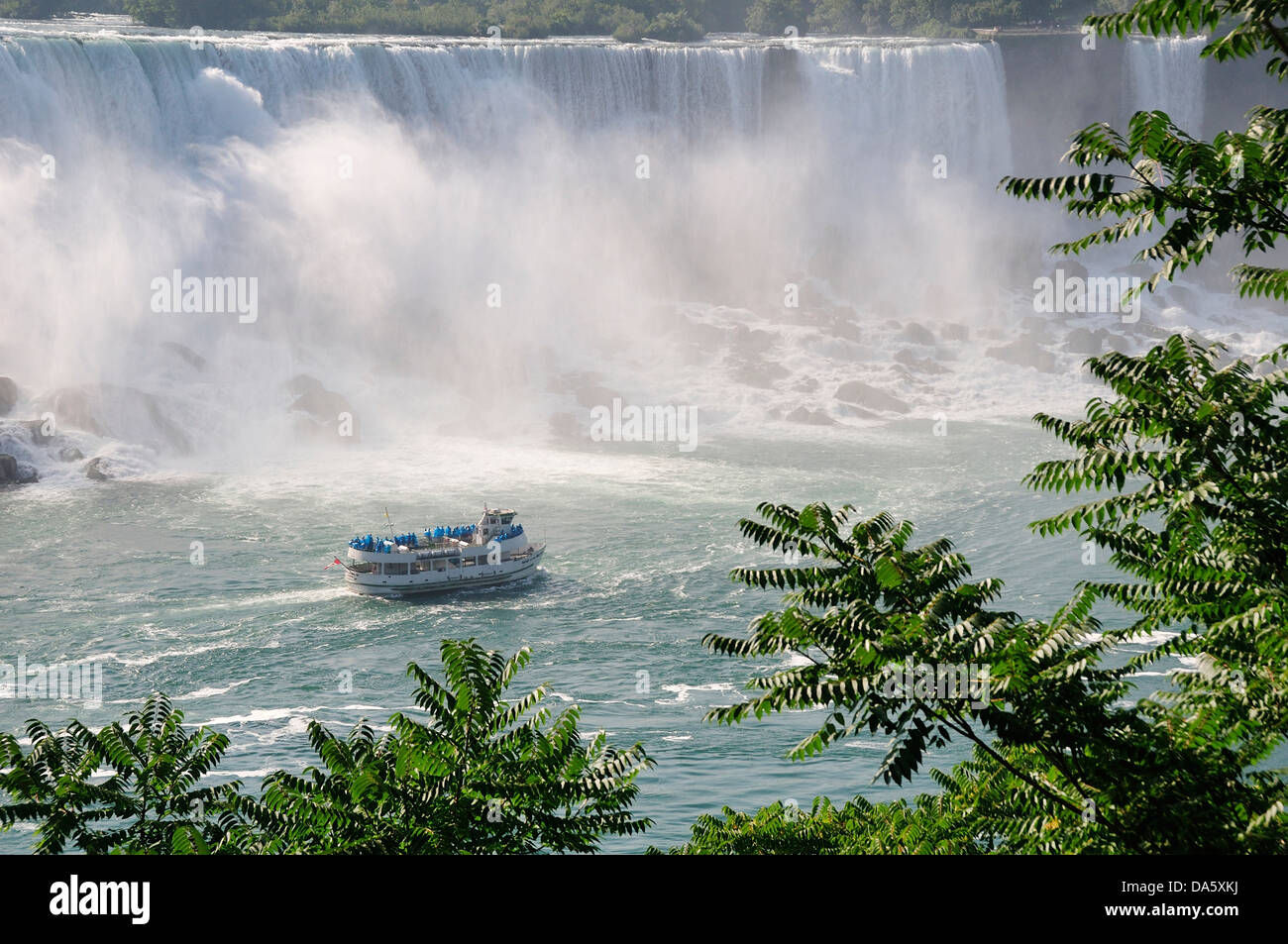 Canadá, Niagara Falls, Ontario, agua, barco, gigantescas cataratas, niebla, turismo, cascada, barco Foto de stock