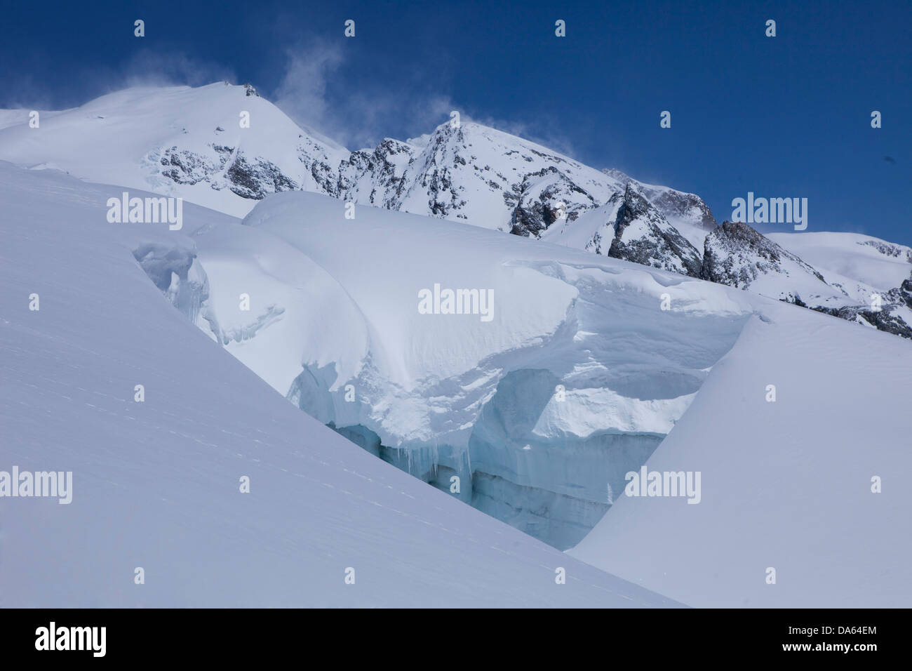 Montaña, montañas, glaciares, hielo, moraine, cantón Valais Aletsch, glaciar, invierno, paisajes, paisajes de Suiza, Europa Foto de stock