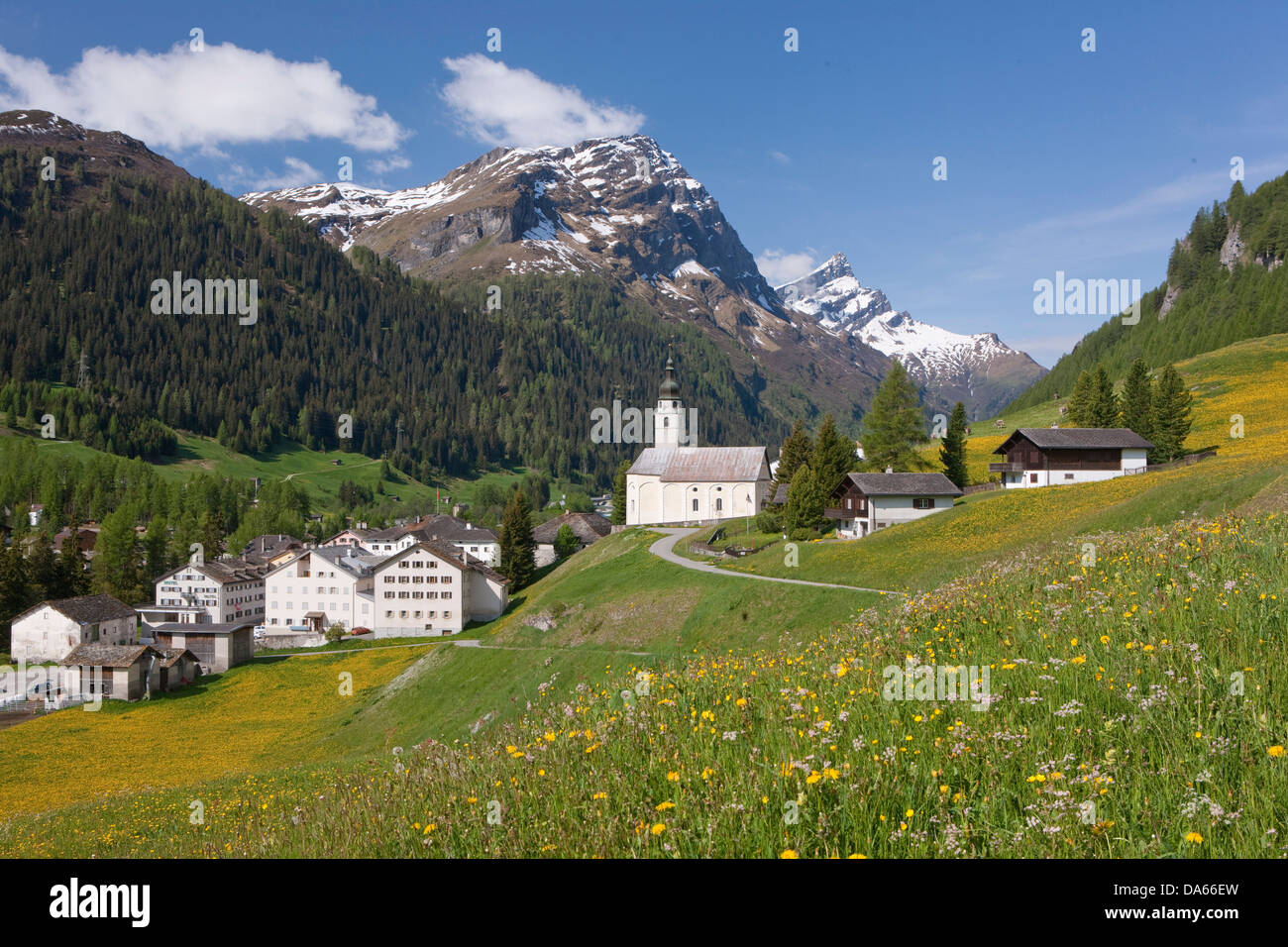 Splugen Canton Gr Canton De Los Grisones Grisones Aldea Suiza Europa Pradera Muelle Fotografia De Stock Alamy