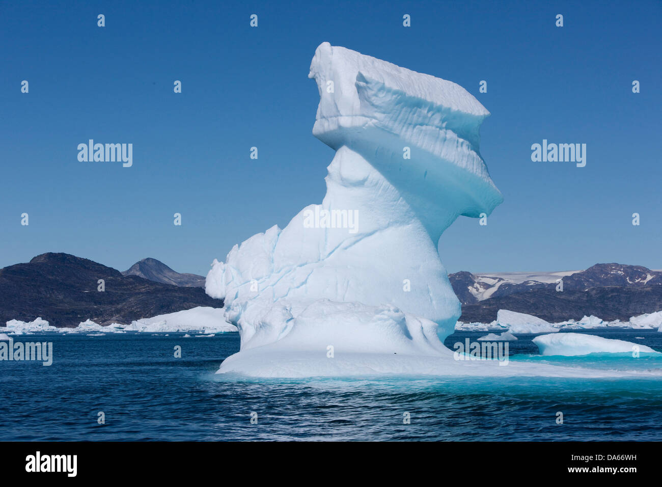 Los icebergs, Groenlandia, el este de Groenlandia, hielo, Iceberg, Tassiilaq, naturaleza, formación, grupo, blanco, azul, frío Foto de stock