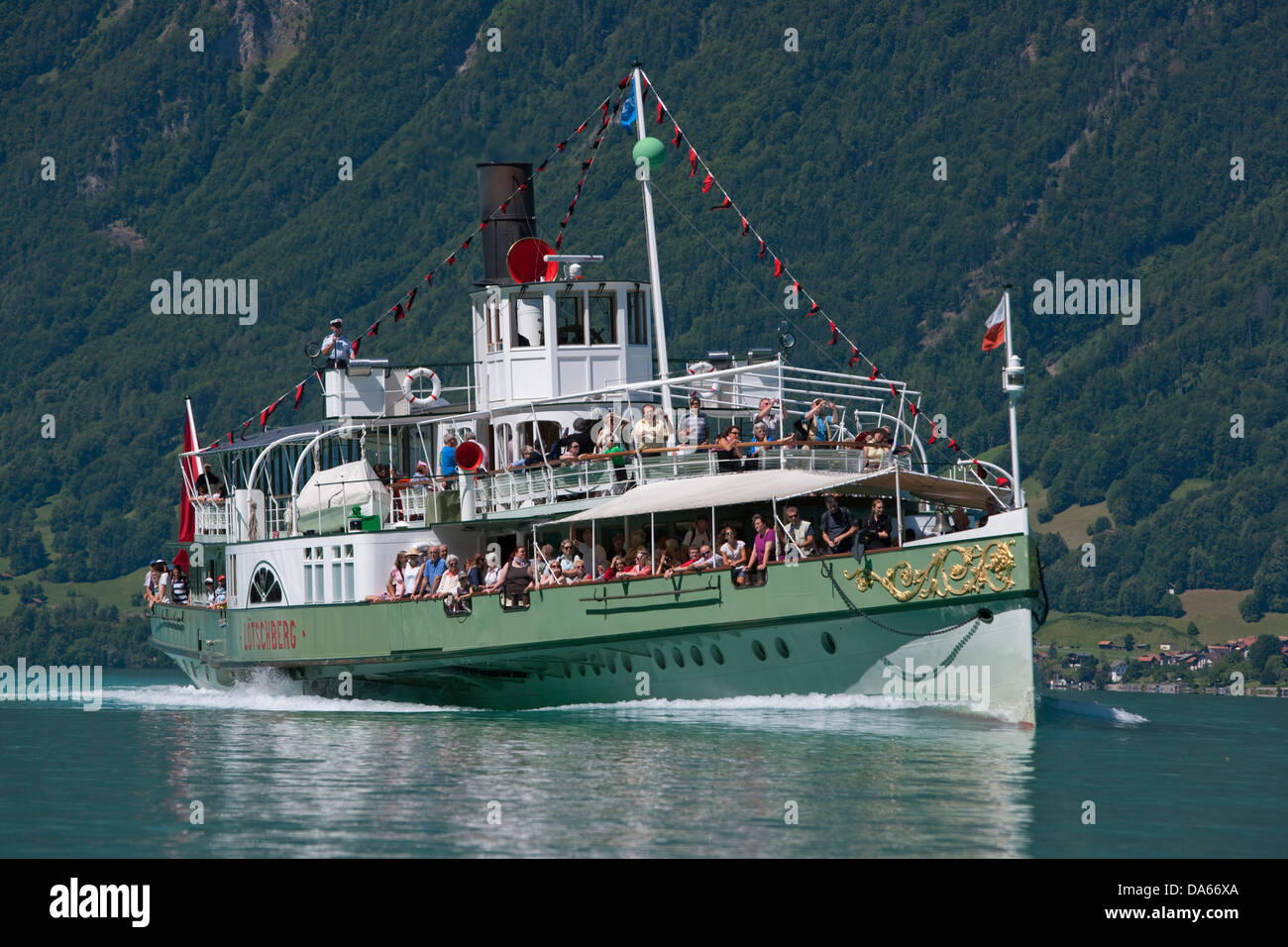 Steamboat, paddle steamer, Lötschberg, Brienzersee, barco, barcos, buques, embarcaciones, cantón de Berna, en el Oberland bernés en el lago de Brienz, Suiza Foto de stock