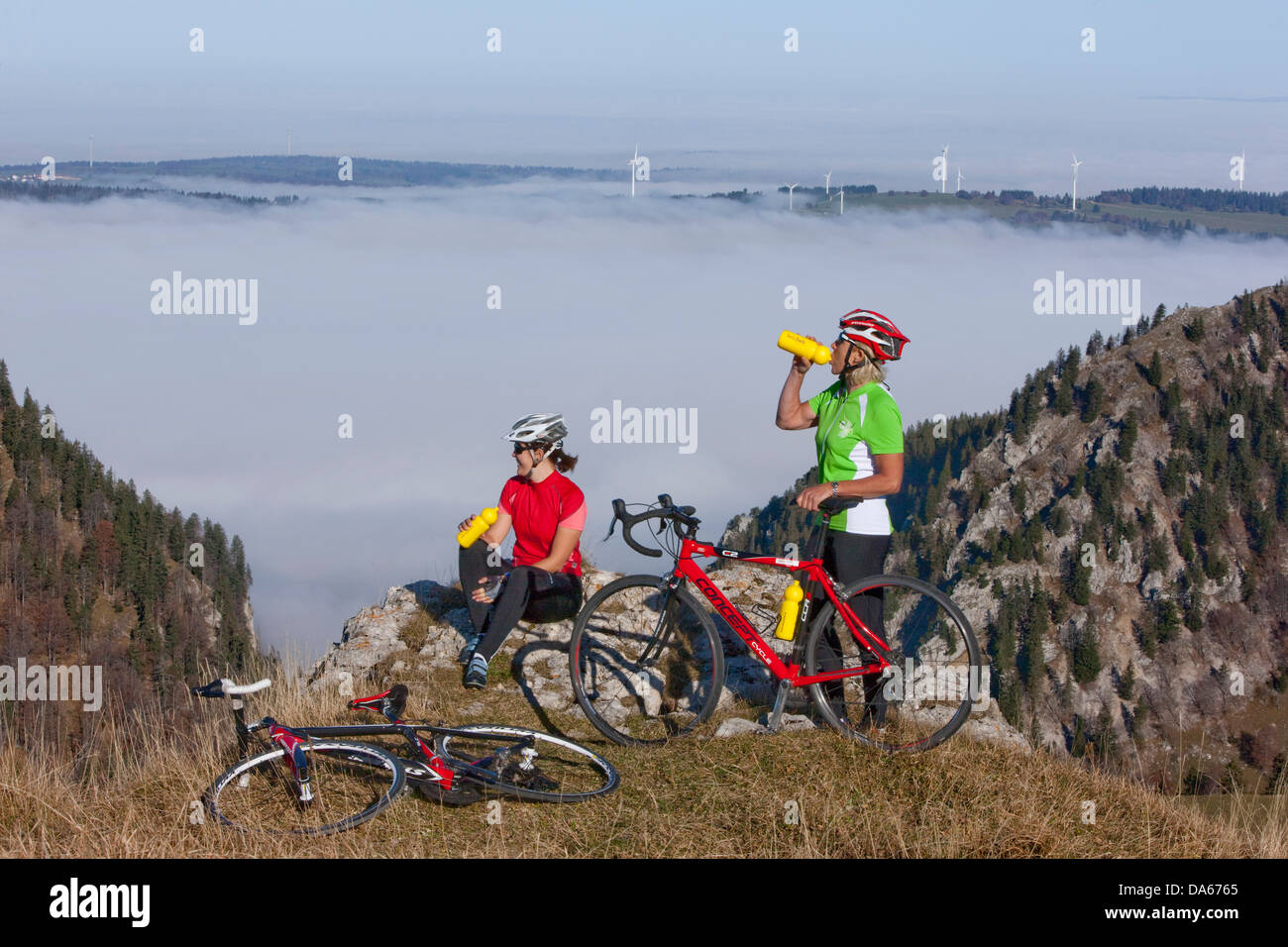 Ciclista, Biker, Chasseral, Mont Soleil, Mont Crosin, cantón de Berna, JU, Jura, otoño, bicicleta, bicicletas, bicicleta, montar en bicicleta, Foto de stock