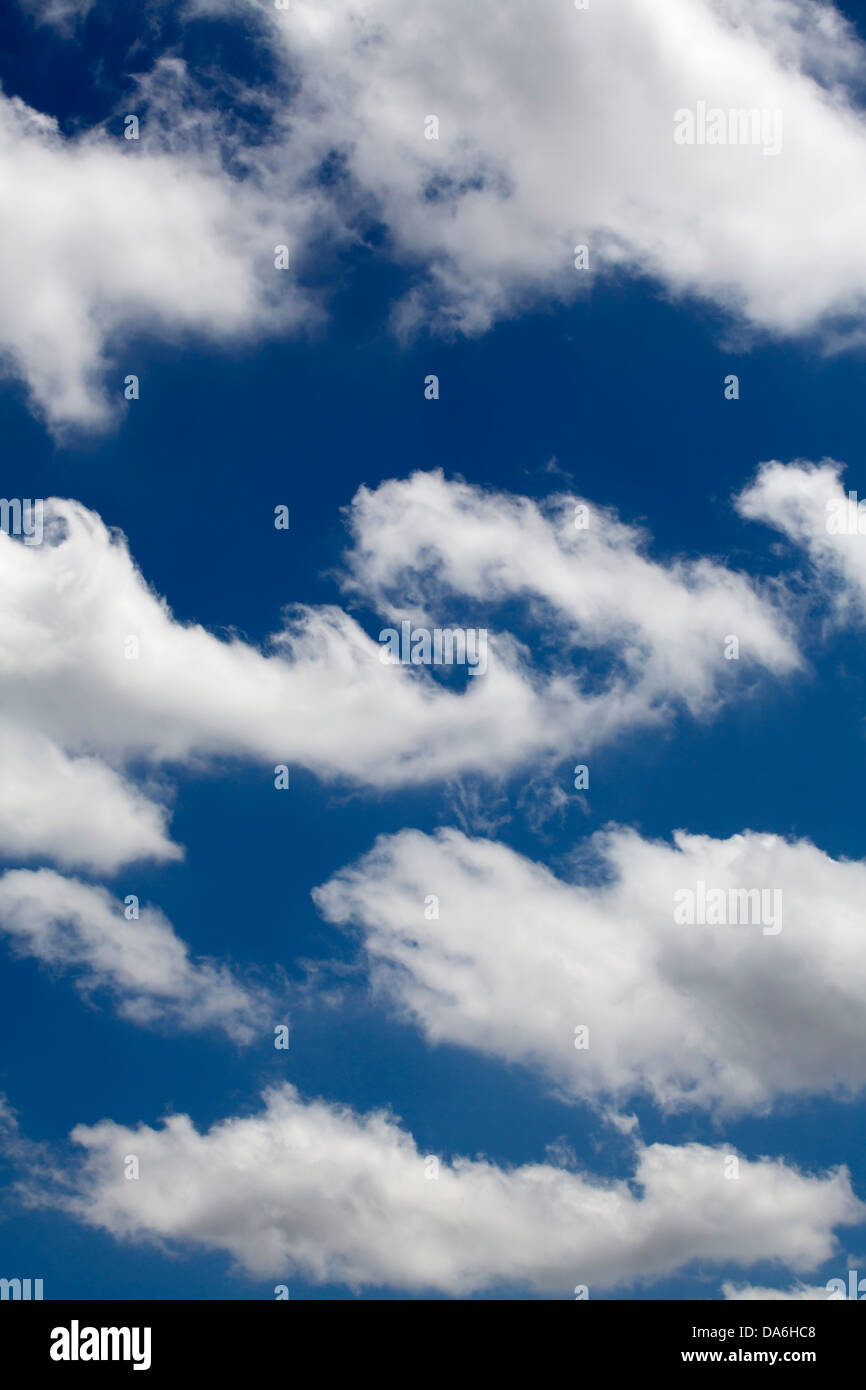 Las nubes del cielo azul cielo azul nubes. Foto de stock