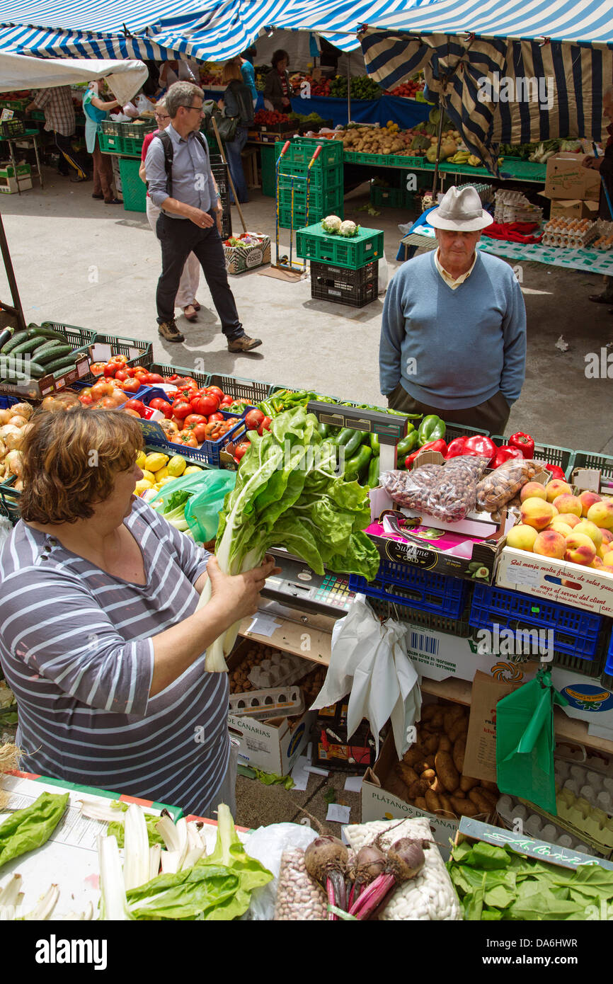 Mercado de frutas y verduras Santander Cantabria España Foto de stock