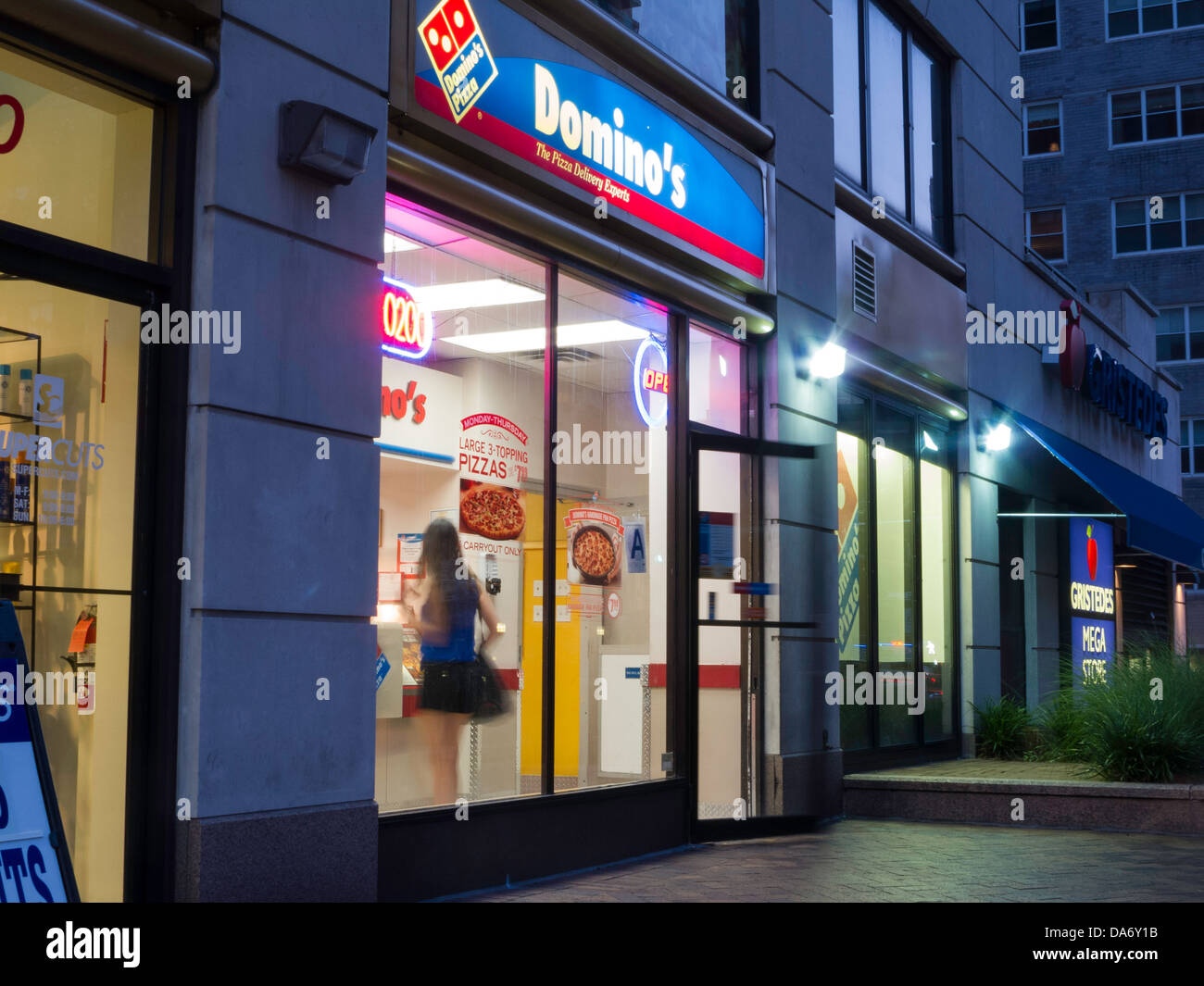 Domino's Pizza escaparate en la Ciudad de Nueva York Fotografía de stock -  Alamy