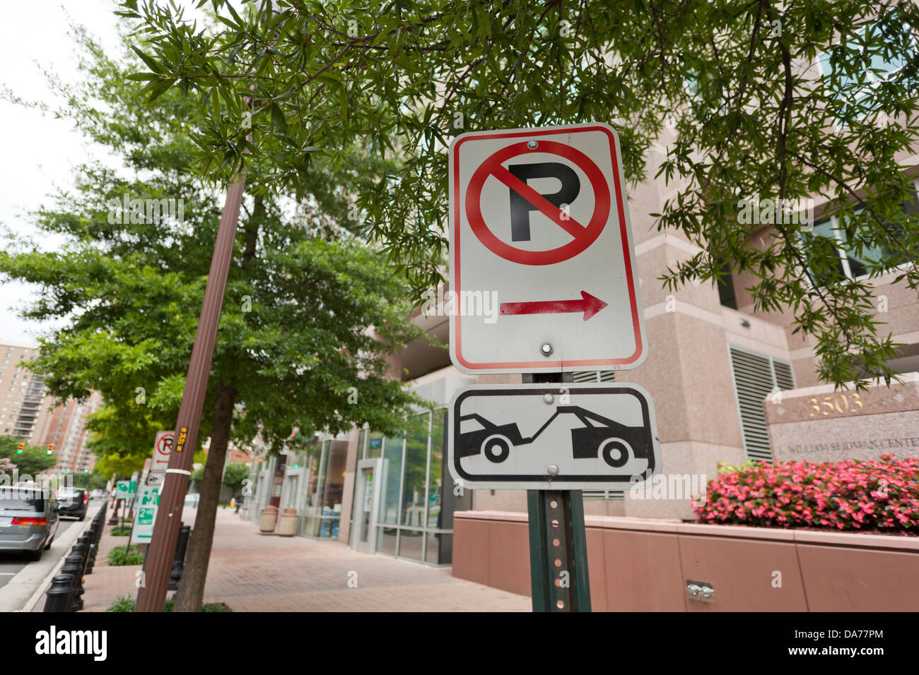 No hay aparcamiento Tow Away zone sign Foto de stock