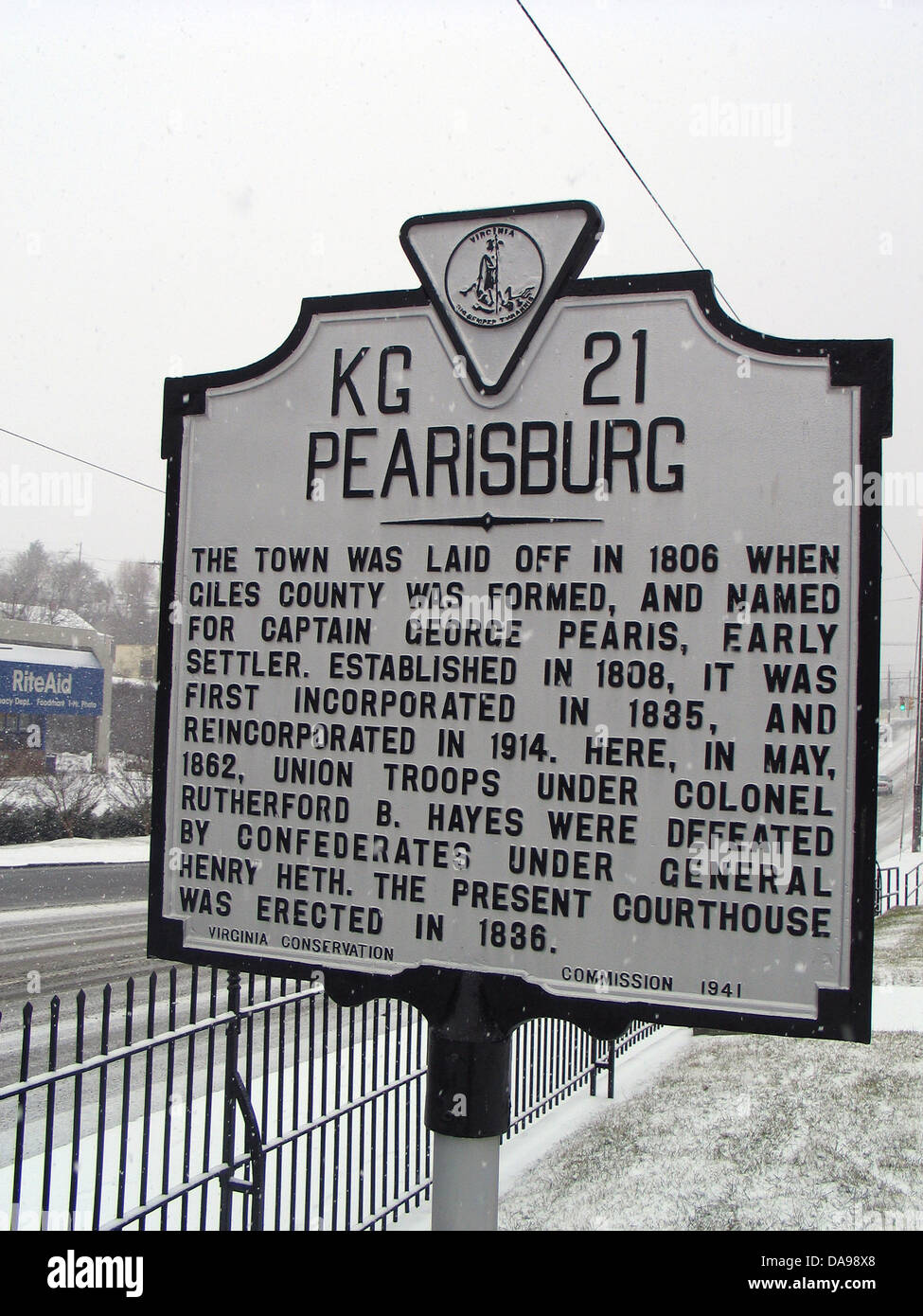 PEARISBURG La ciudad fue despedido en 1806, cuando se formó el condado