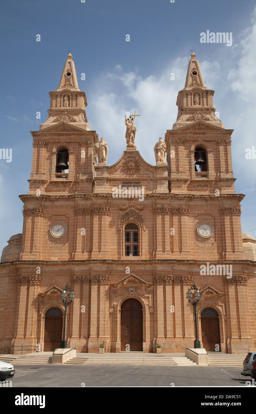 La iglesia parroquial de la natividad de la Virgen María en Mellieha, malta. Foto de stock
