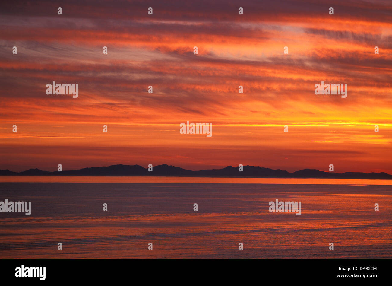 Sunset, pasaje, Petersburgo, Alaska, EE.UU., cielo naranja, puesta de sol, mar, agua caliente, relajante Foto de stock