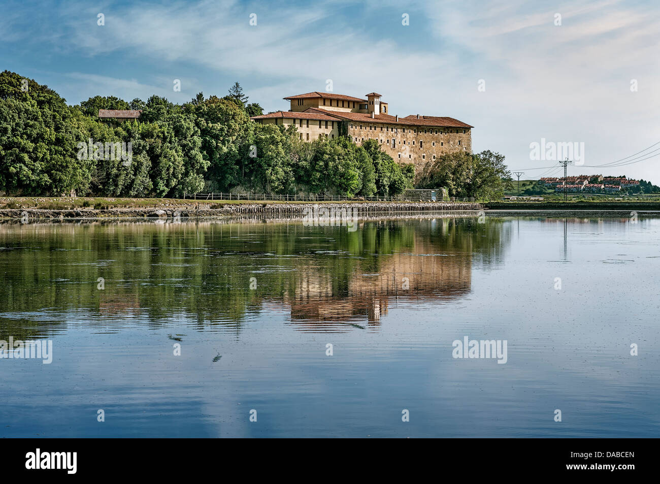 Monasterio de Montehano en el pantano, Escalante, Cantabria, España