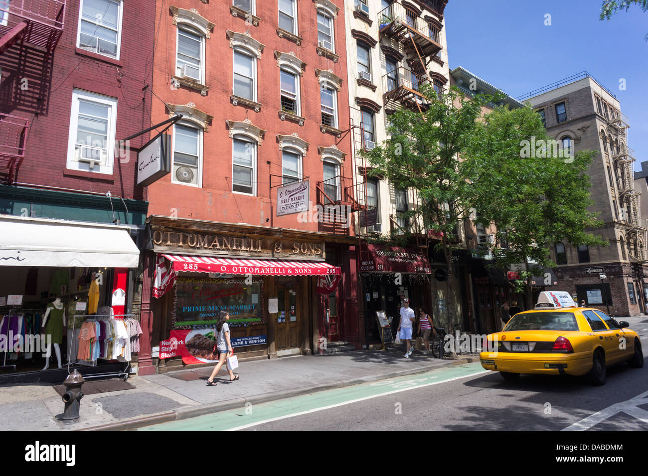 Ottomanelli & Sons mercado de carnes en la sección menos de moda de Bleecker Street en el Greenwich Village Foto de stock