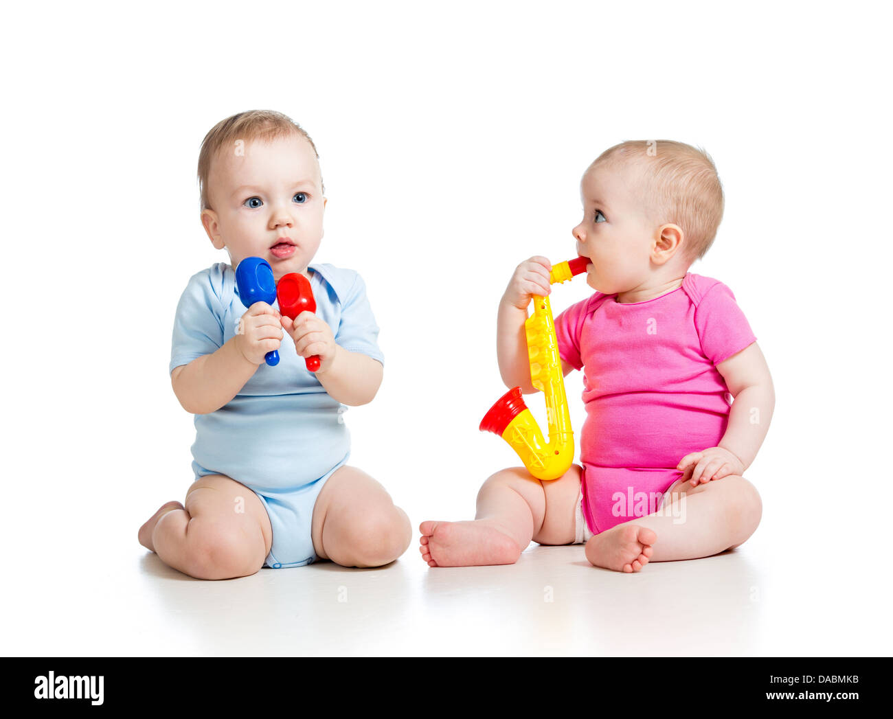 jugando con bebes de juguete