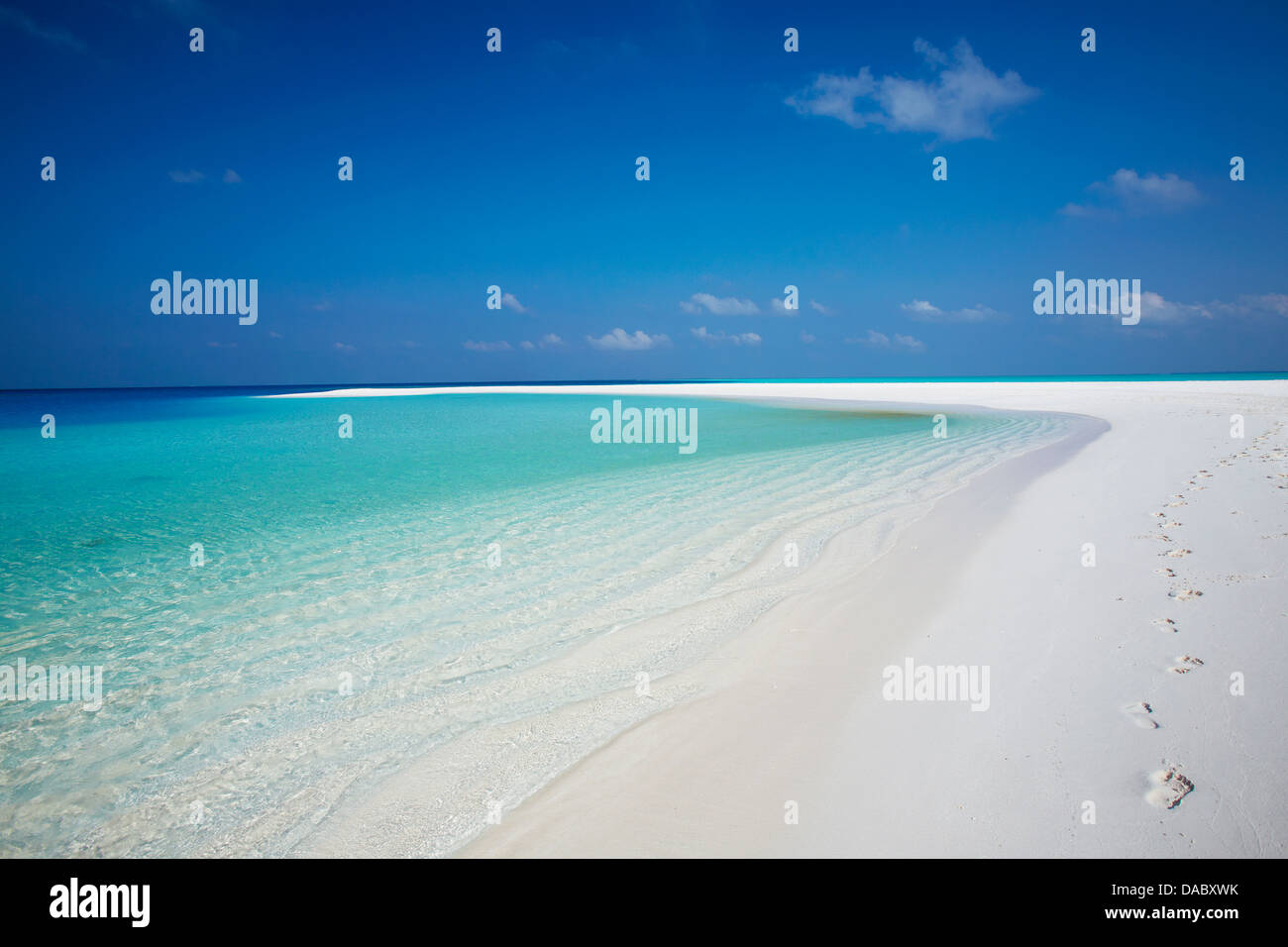 Isla tropical y una laguna, Maldivas, Océano Índico, Asia Foto de stock