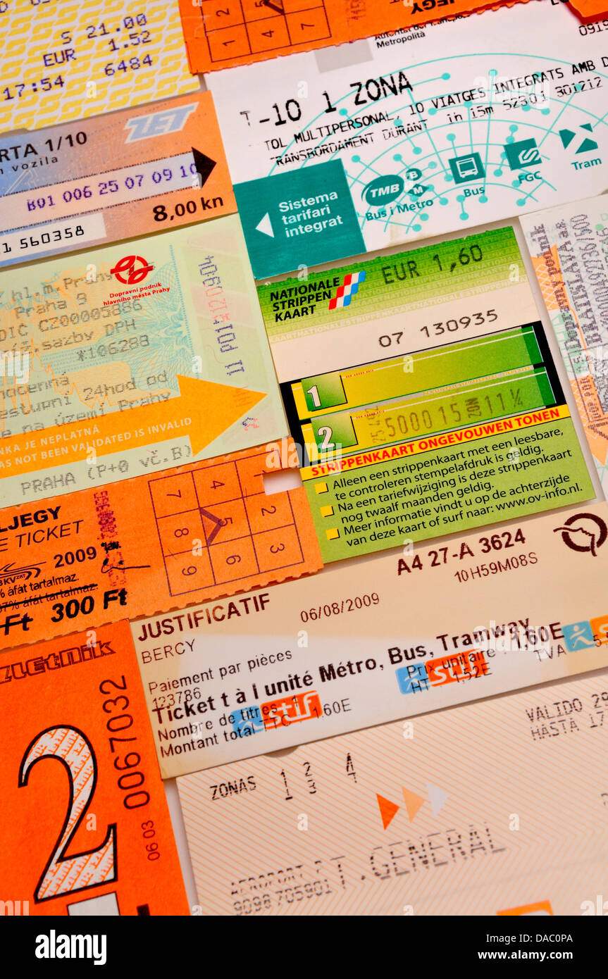 Billetes de transporte público desde ciudades en Europa Foto de stock