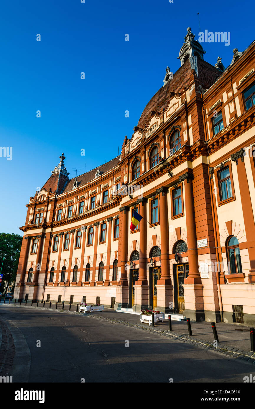 Edificio de la administración central del condado de Brasov, en Rumania, la arquitectura de estilo neobarroco del siglo XIX, Foto de stock