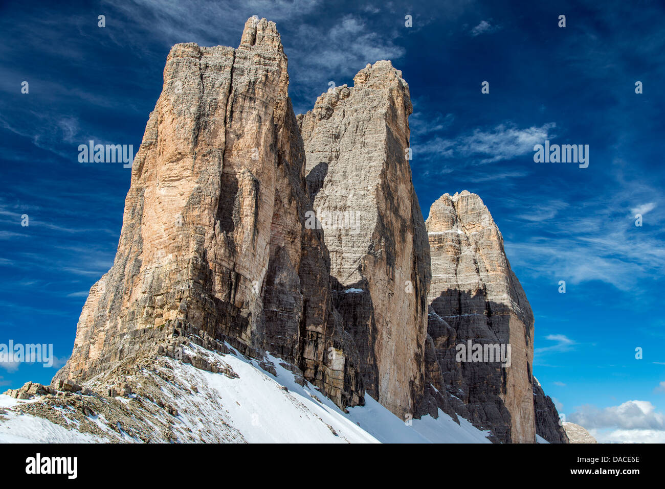 Las Tre cime di Lavaredo o Drei Zinnen, dolomitas, Veneto, Italia Foto de stock