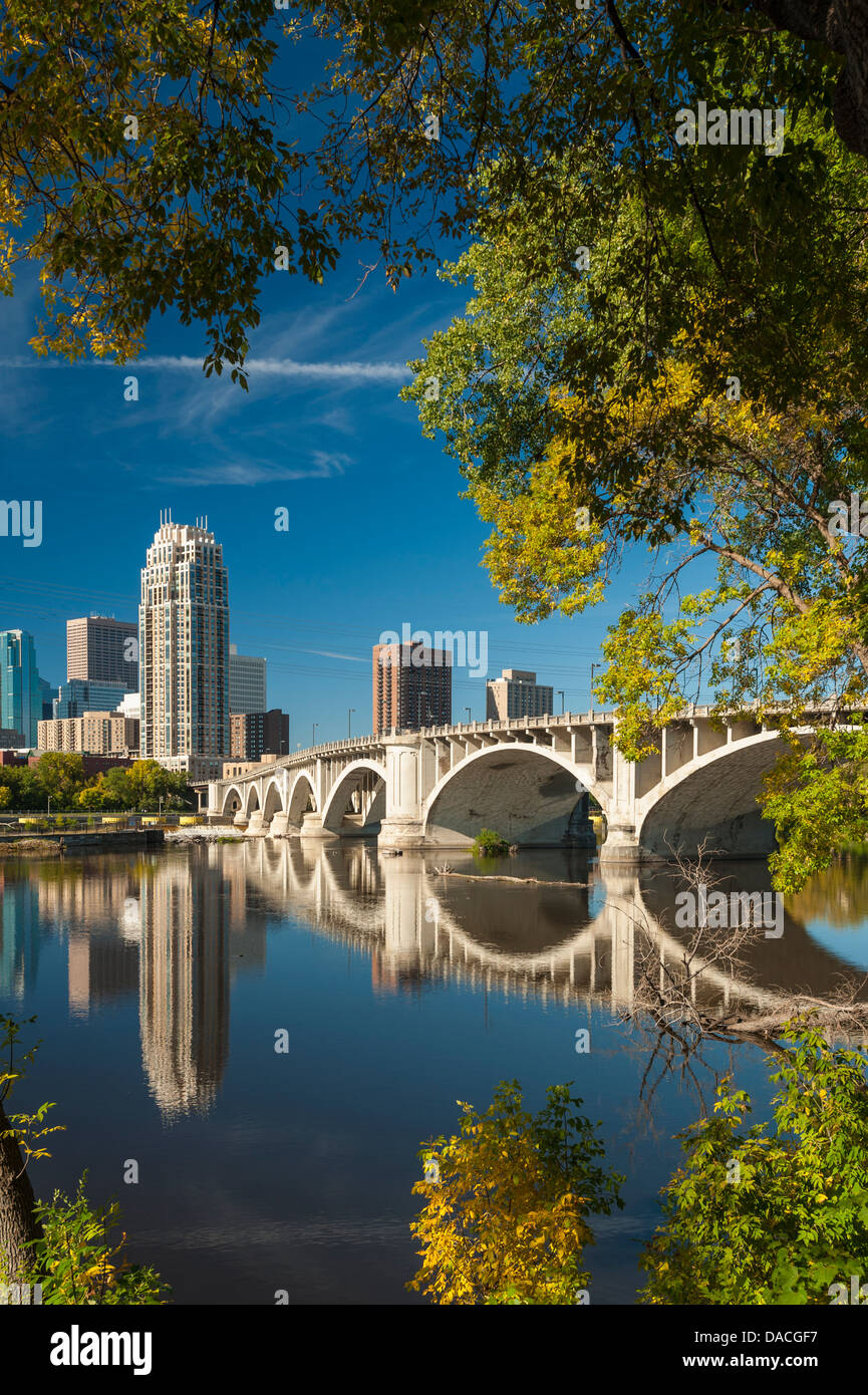 Río Mississippi, en Minneapolis, Minnesota, Estados Unidos de América Foto de stock