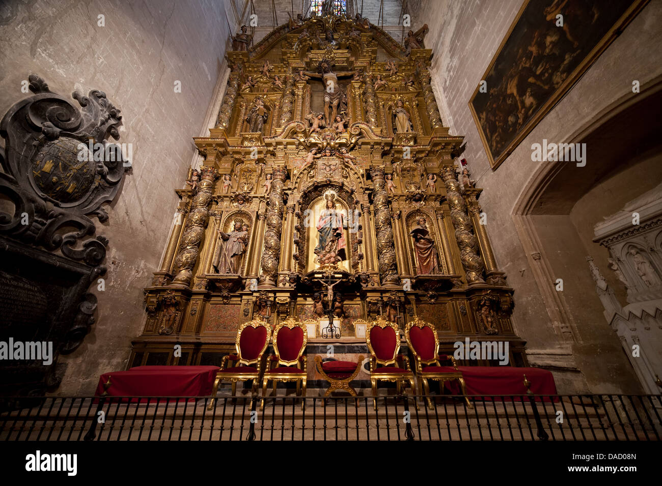 Retablo de la capilla de la Catedral de Sevilla, España. Foto de stock