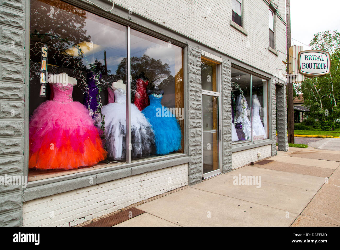 Vestidos de fiesta fotografías e imágenes de alta resolución - Alamy