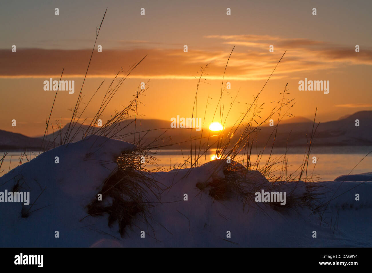 Amanecer después de la noche polar, Noruega Troms, Tromsoe Foto de stock