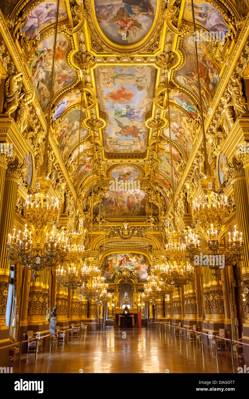 El gran hall del Palacio Garnier - Opera House, París Francia Foto de stock