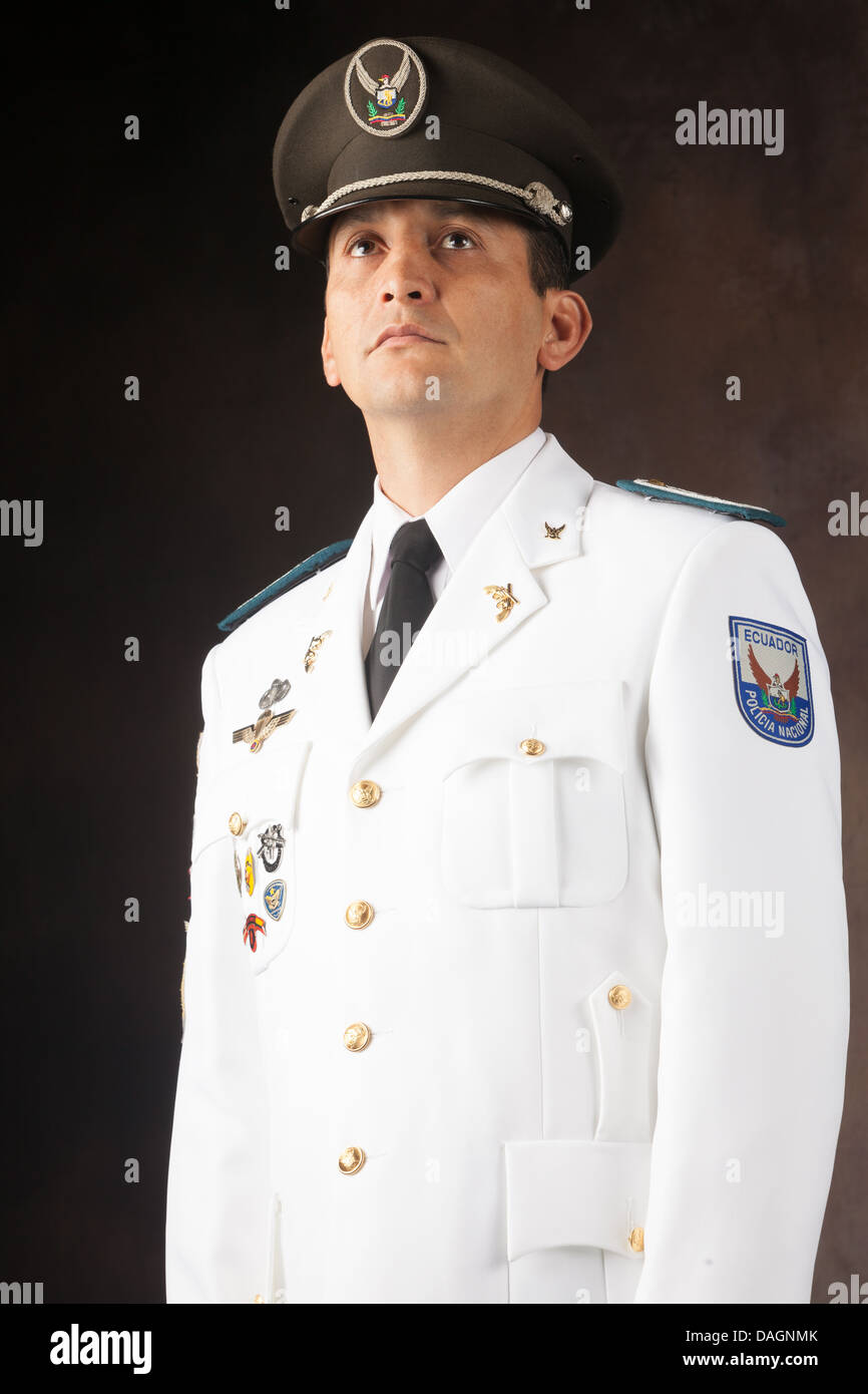 Oficiales de la policía ecuatoriana vestidos en uniforme formal Studio Shot  Fotografía de stock - Alamy