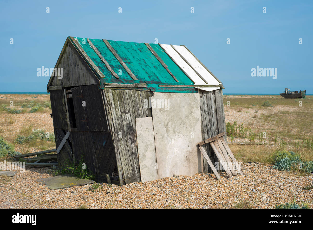 Cabañas de playa abandonada, Dungeness, Kent, UK Foto de stock