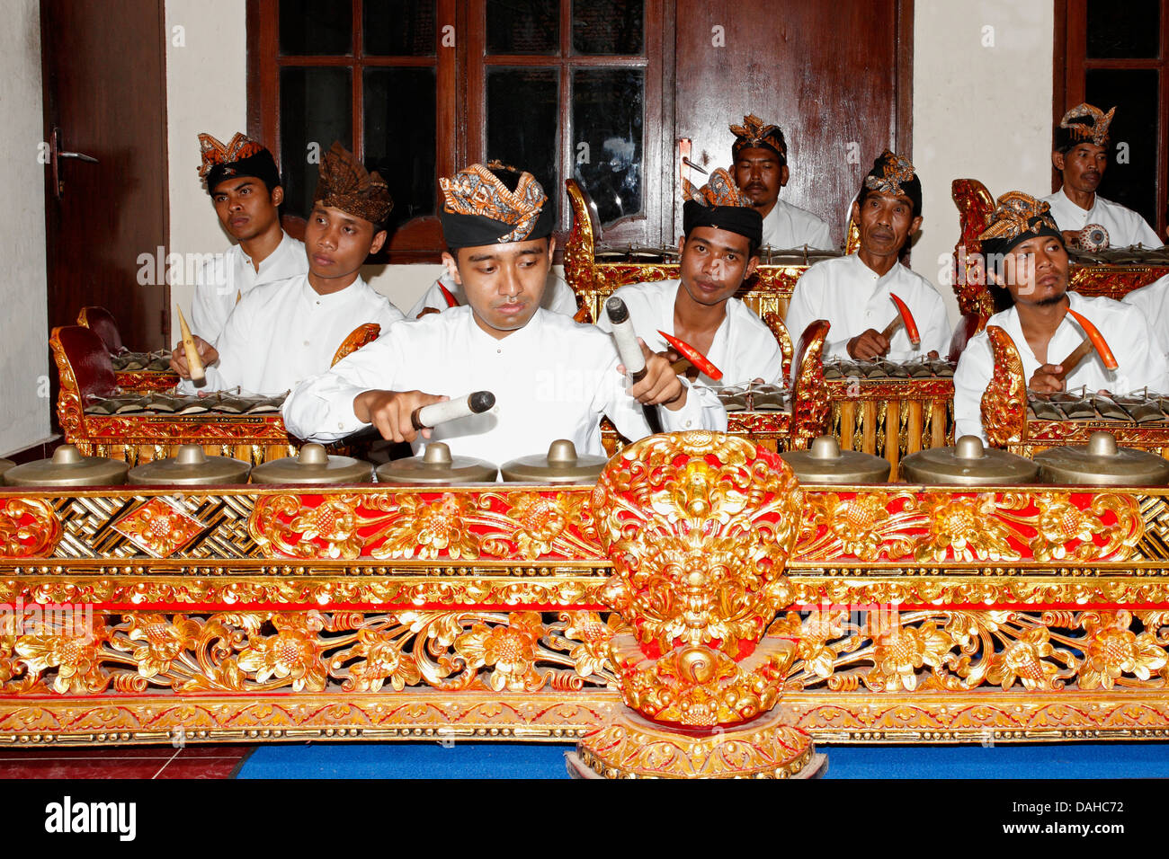 Gamelan music fotografías e imágenes de alta resolución Alamy