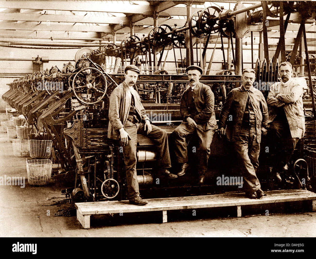 Los trabajadores textiles del período Victoriano Foto de stock