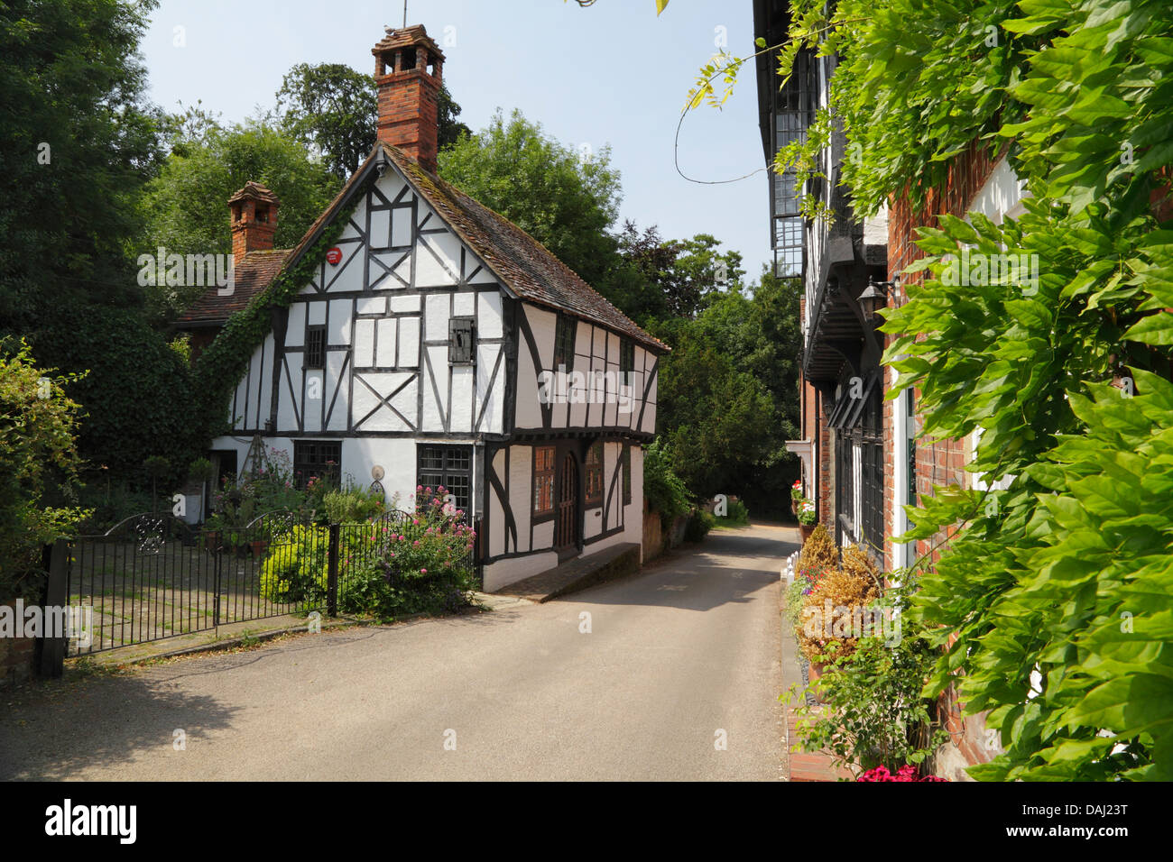 Aldea de Chilham, en Kent. Pintoresca casa de entramado de madera medievales. Un popular destino turístico en el Sudeste de Inglaterra, Reino Unido, GB Foto de stock