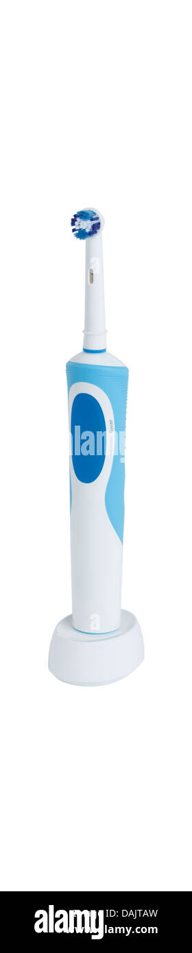 Cepillo dental eléctrico sobre fondo blanco, cerrar Foto de stock