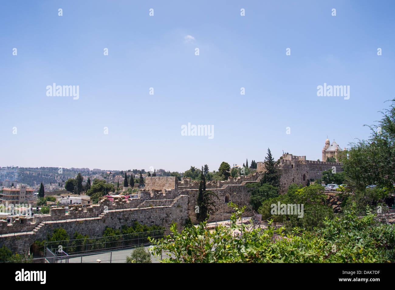 Vista de la muralla de la ciudad vieja de Jerusalén. Foto de stock