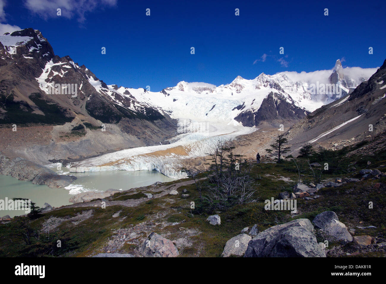 El Cerro Torre (derecha), Cerro Doblado, Cerro Grande, el glaciar Grande, la Laguna Torre, Chile, Patagonia, Parque Nacional Los Glaciares, El Chalten Foto de stock