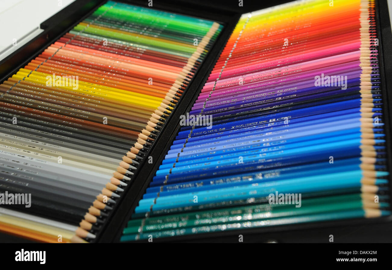 Faber-Castell lápices de colores se muestran como parte de la celebración  del 250º aniversario de la empresa en el KaDeWe de Berlín, Alemania, el 4  de mayo de 2011. Foto: Jens Kalaene