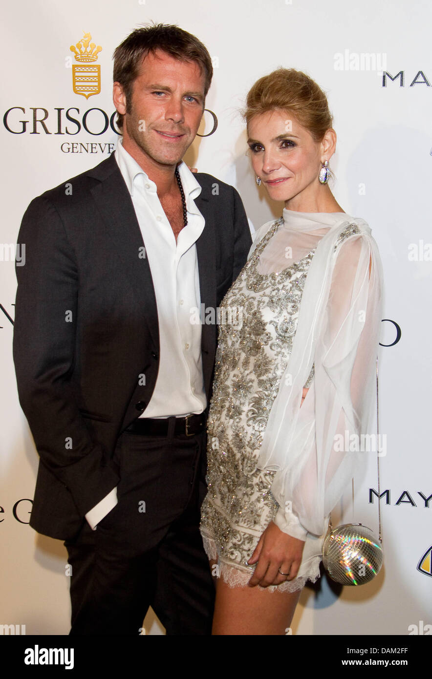 Emanuele Filiberto di Savoia y Clotilde Courau asistir a la cena de 'de  Grisogono' durante el 64º Festival Internacional de Cine de Cannes en el  Hotel Du Cap en Cap d'Antibes, Francia,