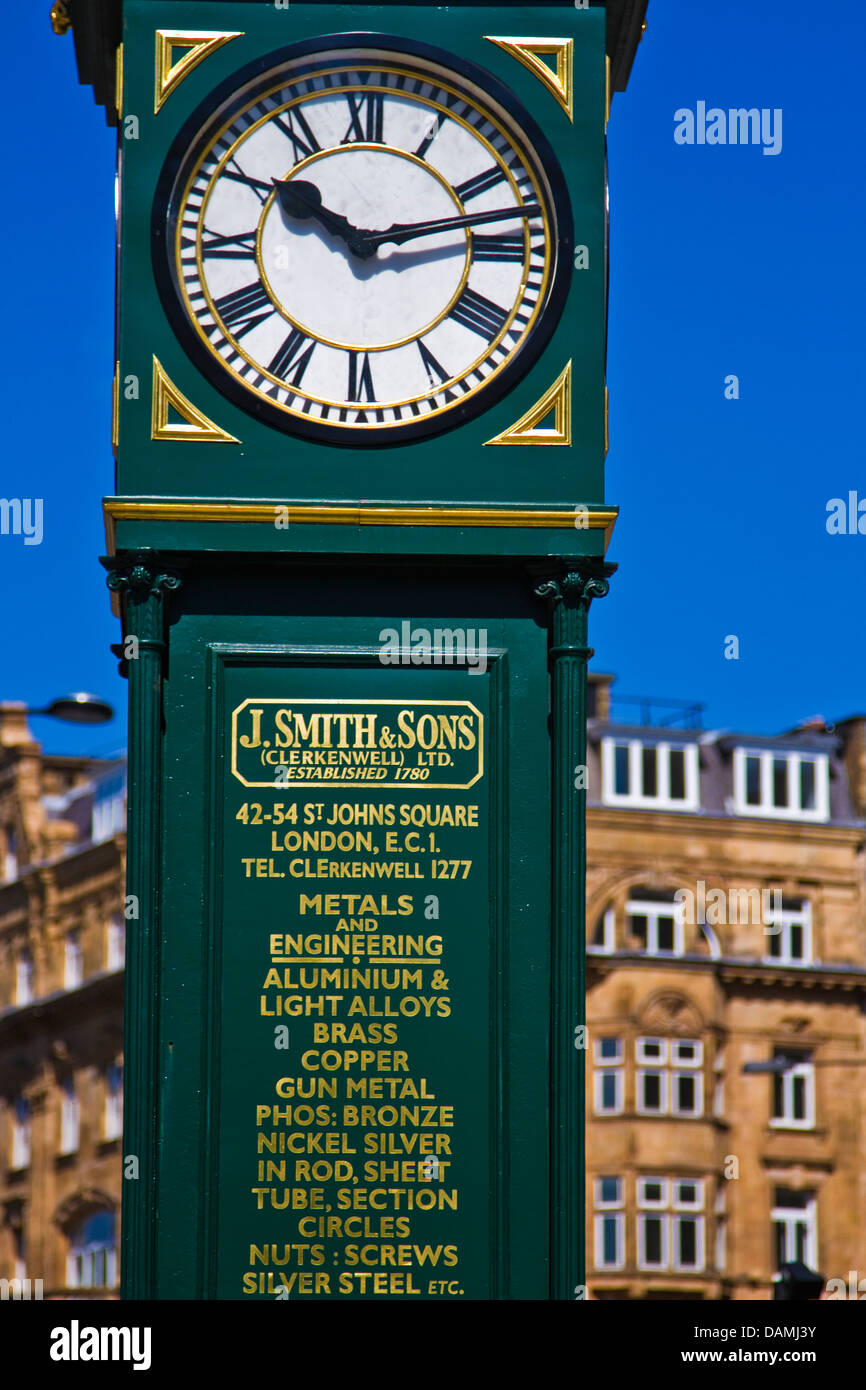 J.Smith&Sons torre del reloj en el Ángel intersecction City Road, Londres Foto de stock