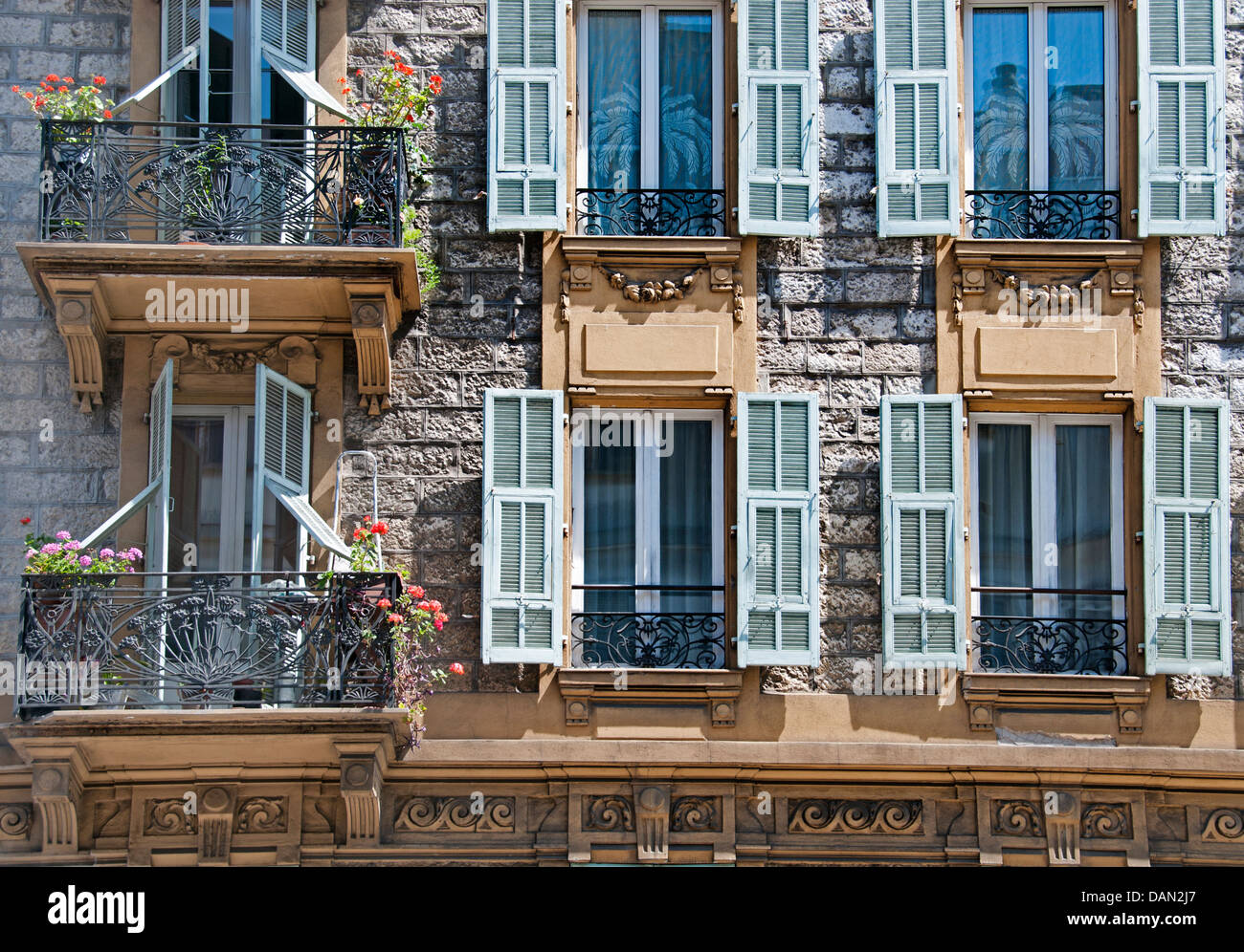 Bonito casco histórico de la ciudad de la Riviera francesa Cote d'Azur, Francia Foto de stock