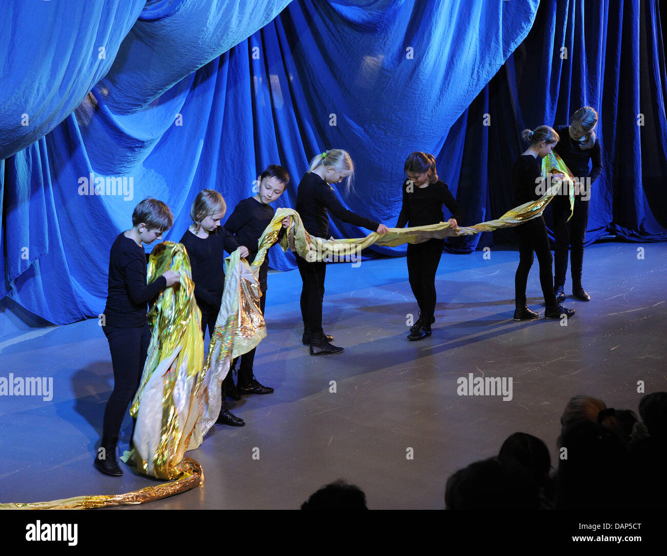 Una escena de la ópera infantil "El Anillo del Nibelungo (Der Ring des  Nibelungen) de Richard Wagner realización como parte del Festival de  Bayreuth Bayreuth está retratado el 25 de julio de