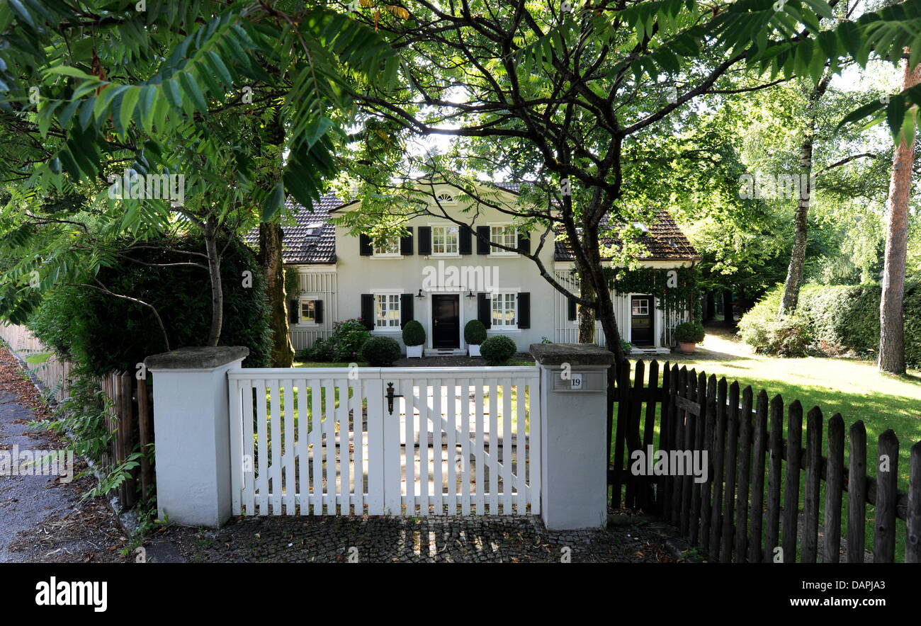 La casa del cómico, dibujante y escritor Loriot es visto cerca del lago Starnberg en Ammerland, Alemania, 23 de agosto de 2011. El artista, cuyo verdadero nombre era Vicco von Buelow, murió de vejez el lunes por la noche, según Diógenes editorial. Loriot era de 87 años. Foto: TOBIAS HASE Foto de stock